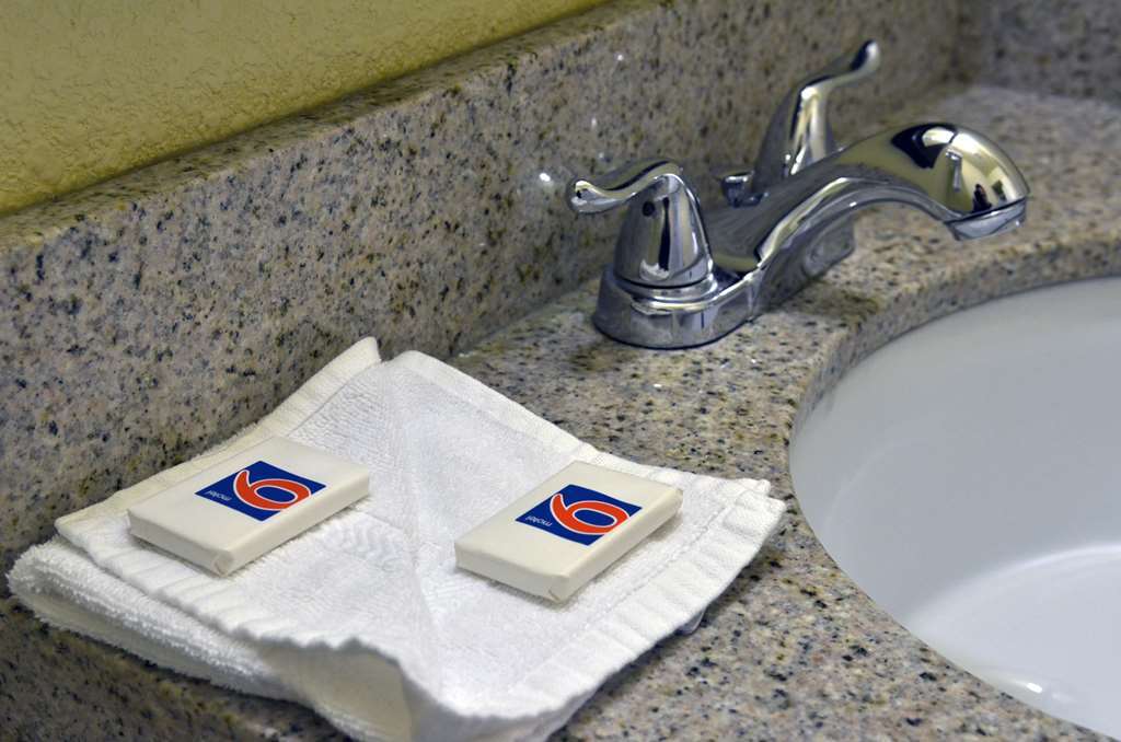 Motel 6-Modesto, Ca - Downtown Phòng bức ảnh